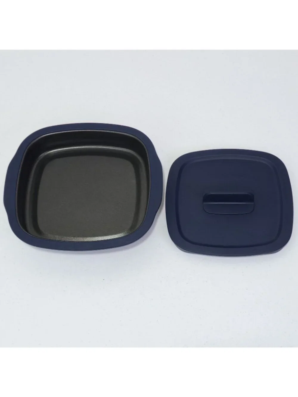 Tupperware MicroPro Series Microwave Grill in Chrome / Dark Blue